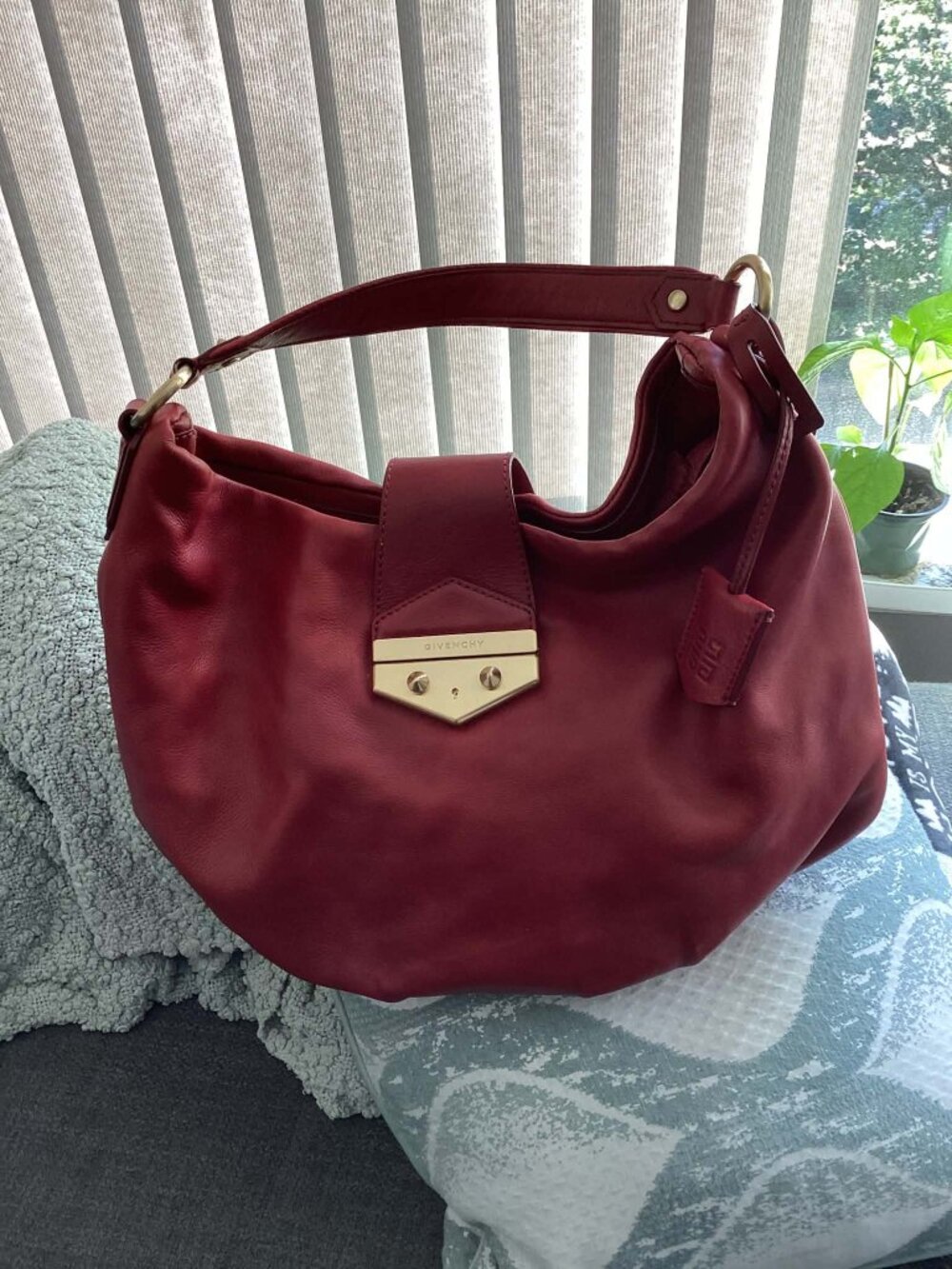Timeless Givenchy handbag - Picture 2 of 5